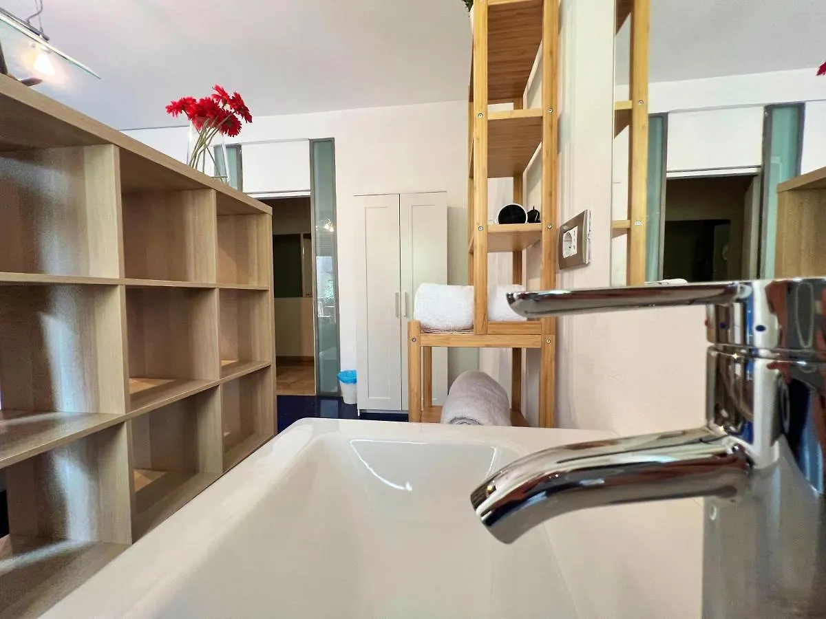 Appartme Guest House Seveso 40 Milan Bed & Breakfast